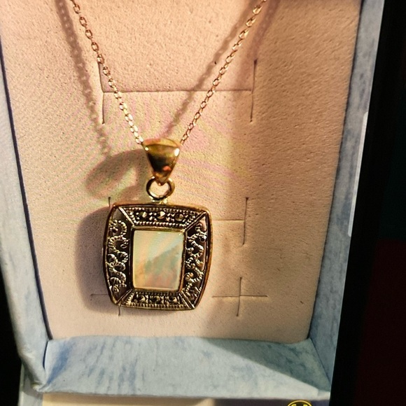 925 Sterling pendant on a Sterling chain from Italy - Picture 2 of 2